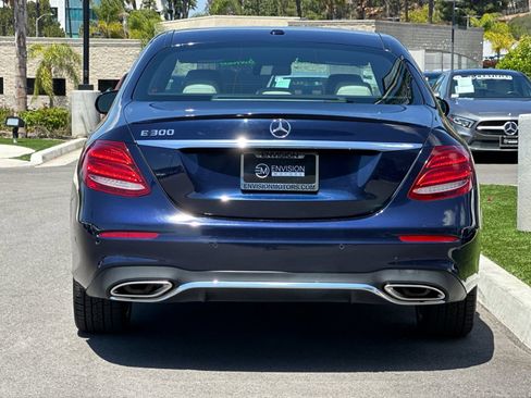 Used 2017 Mercedes-Benz E 300 image 4