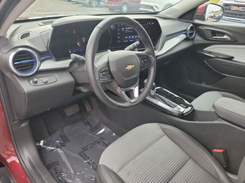 Used 2025 Chevrolet Trax LT w/ Driver Confidence Package FWD image 18