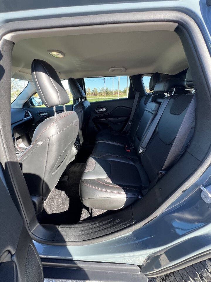 Used 2015 Jeep Cherokee Trailhawk AWD/4WD image 15