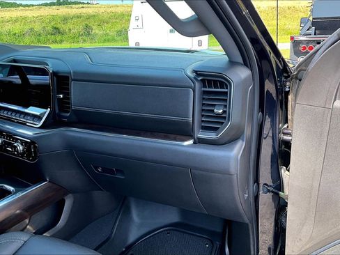 Used 2023 GMC Sierra 1500 SLT w/ SLT Premium Package AWD/4WD image 16