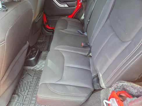 Used 2014 Jeep Wrangler Unlimited Sahara w/ Connectivity Group image 18