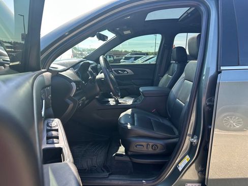 Certified 2022 Chevrolet Traverse LT w/ LT Premium Package AWD/4WD image 22