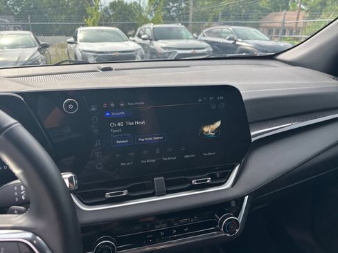 Used 2025 Chevrolet Equinox LT FWD image 21