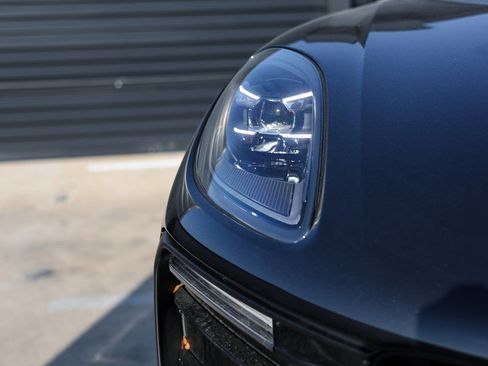 Certified 2026 Porsche Macan image 13