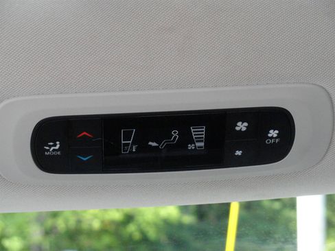Used 2023 Chrysler Voyager LX FWD image 16