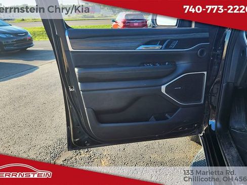 Used 2024 Jeep Wagoneer L Series II w/ Flexible Seating Group AWD/4WD image 14