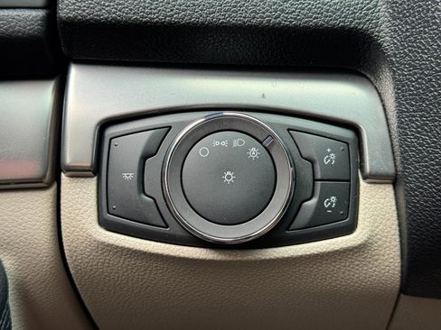 Used 2019 Ford Explorer XLT FWD image 15
