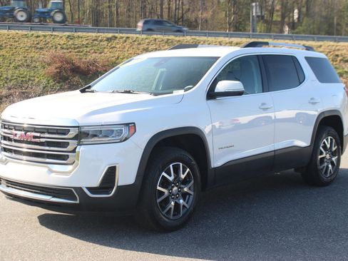 Used 2023 GMC Acadia SLE w/ Driver Convenience Package FWD image 3
