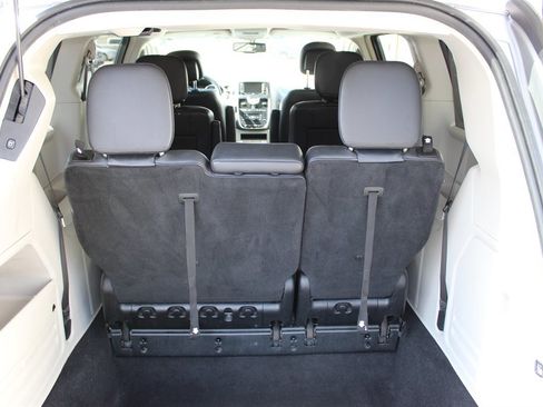 Used 2013 Chrysler Town & Country Touring-L image 15