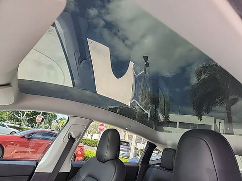 Used 2021 Tesla Model Y Performance image 5