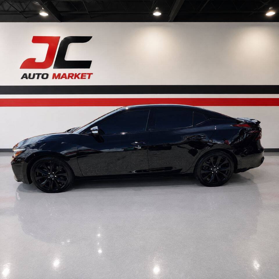 Used 2023 Nissan Maxima SR w/ Sport Mat Group FWD image 2