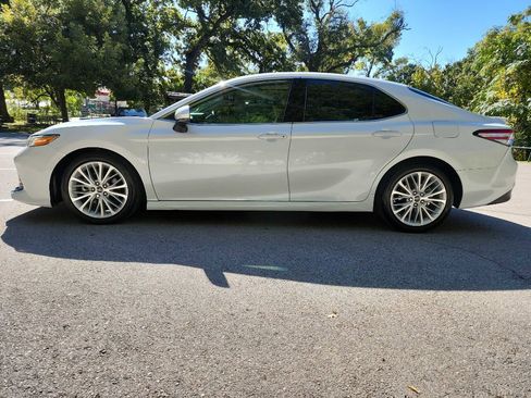Used 2019 Toyota Camry XSE image 4