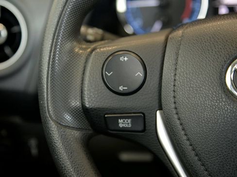 Used 2018 Toyota Corolla LE FWD image 22