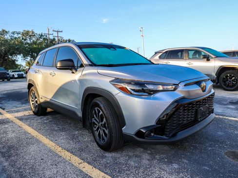 Used 2024 Toyota Corolla Cross AWD Hybrid image 6
