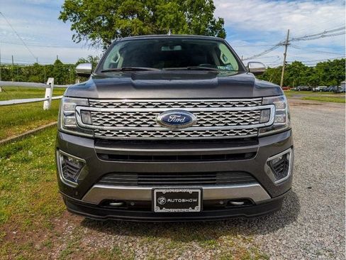 Used 2019 Ford Expedition Platinum AWD/4WD image 2