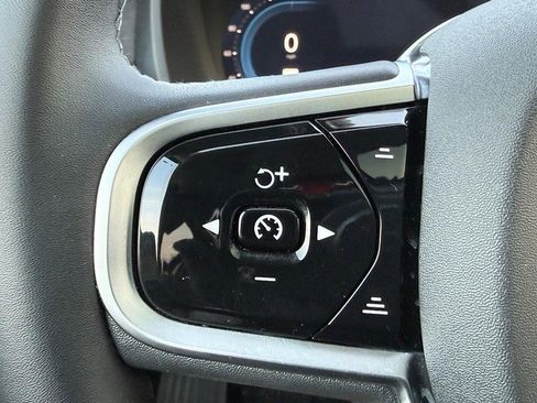 Used 2025 Volvo XC90 B6 Plus image 18