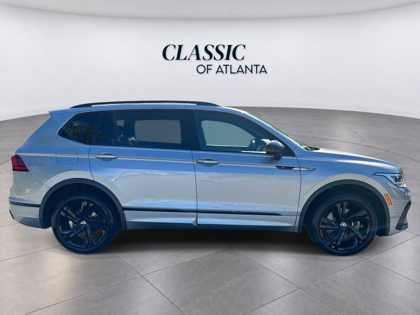 Used 2023 Volkswagen Tiguan SE R-Line FWD image 6