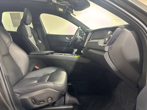 Used 2020 Volvo XC60 T6 Momentum AWD/4WD image 28