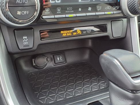 Used 2019 Toyota RAV4 XLE Premium FWD image 24
