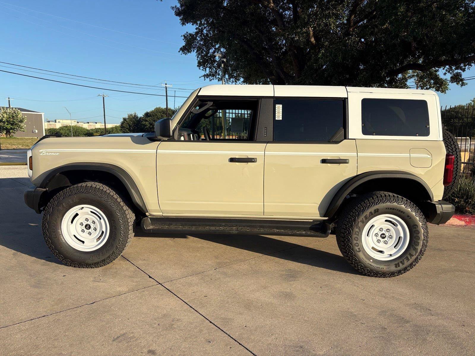 New 2026 Ford Bronco Heritage Edition AWD/4WD image 2