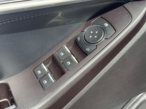 Used 2020 Ford Explorer XLT w/ Equipment Group 202A AWD/4WD image 18