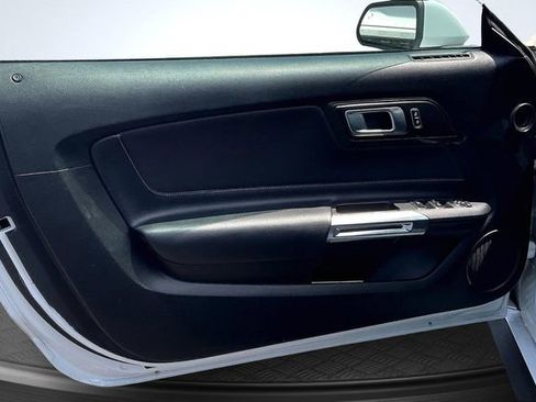 Certified 2022 Ford Mustang Convertible image 13