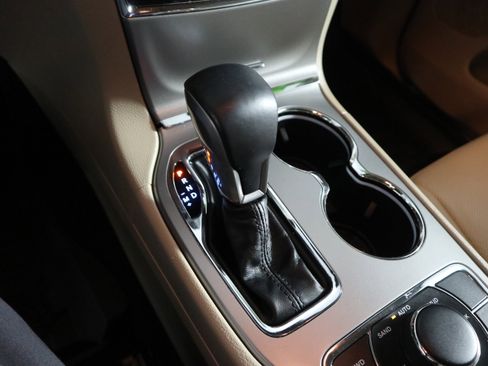 Used 2021 Jeep Grand Cherokee Limited w/ Luxury Group II AWD/4WD image 23