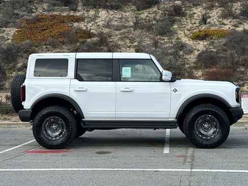New 2025 Ford Bronco Outer Banks w/ Sasquatch Package image 3