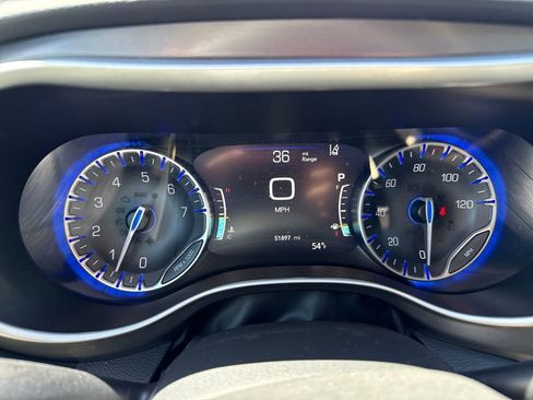 Used 2024 Chrysler Pacifica Touring-L FWD image 36