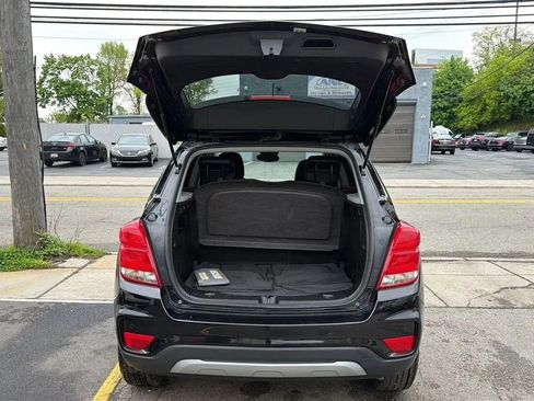 Used 2020 Chevrolet Trax LT w/ Sun & Sound Package FWD image 27