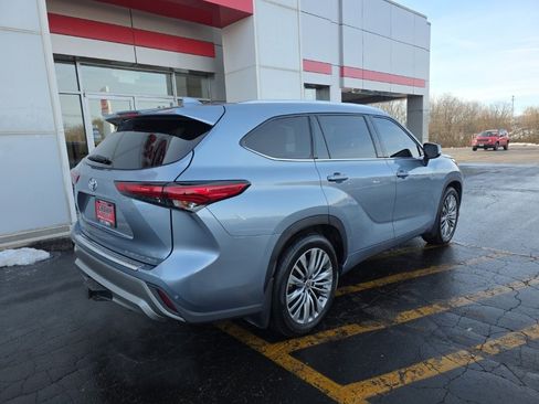 Used 2021 Toyota Highlander Platinum image 3