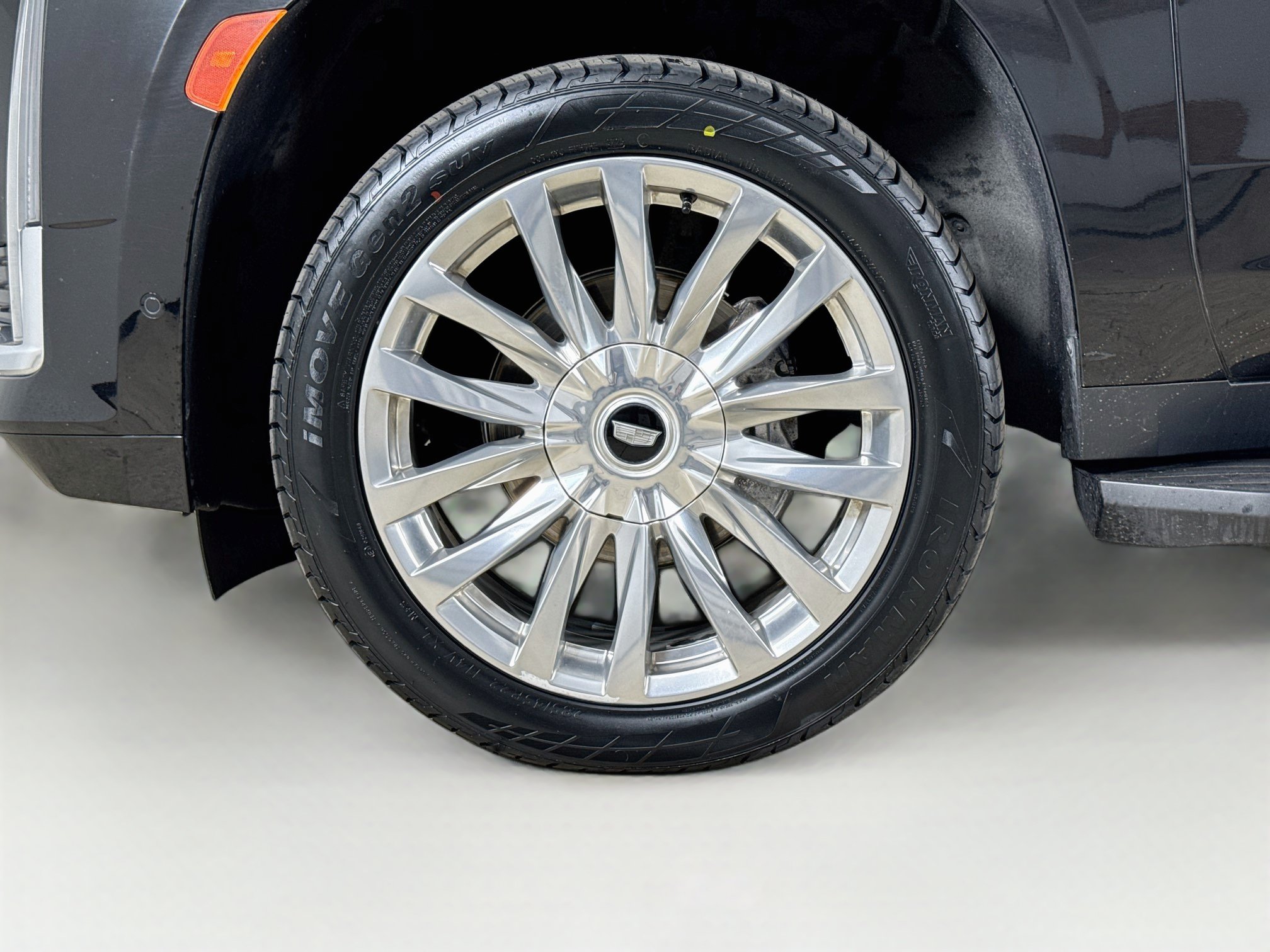 Used 2021 Cadillac Escalade Premium Luxury AWD/4WD image 25
