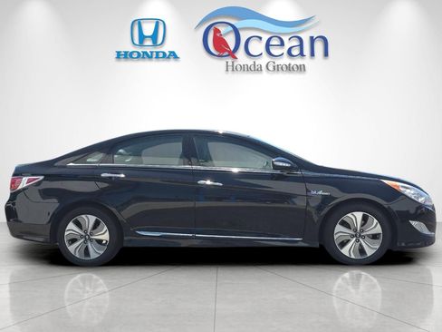 Used 2014 Hyundai Sonata Limited w/ Panoramic Sunroof Package 02 FWD image 2