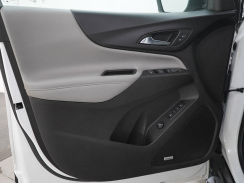 Used 2018 Chevrolet Equinox Premier w/ Infotainment II Package AWD/4WD image 21