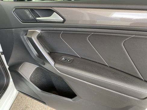 Certified 2023 Volkswagen Tiguan SE FWD image 35