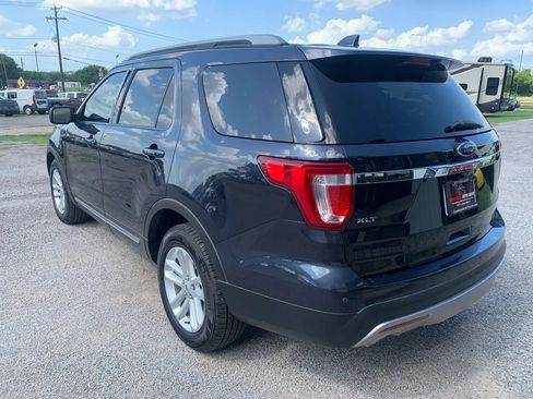 Used 2017 Ford Explorer XLT w/ Equipment Group 202A FWD image 5