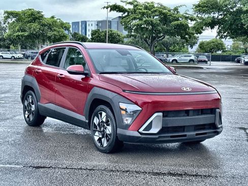 Used 2024 Hyundai Kona SEL w/ Convenience Package FWD image 2