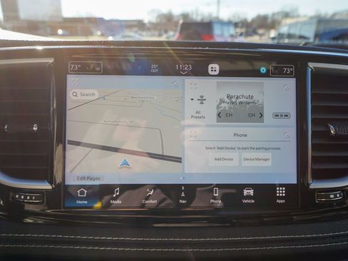 Used 2021 Chrysler Pacifica Limited w/ Uconnect Theater Family Group image 27