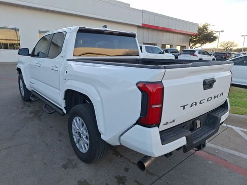 Used 2025 Toyota Tacoma SR5 image 4