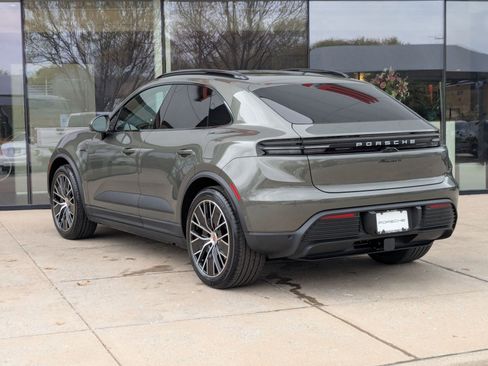 New 2026 Porsche Macan 4 Electric AWD/4WD image 3