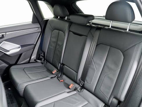 Certified 2025 Audi Q3 2.0T Premium Plus w/ Premium Plus Package image 23