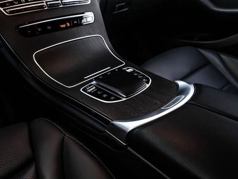 Used 2022 Mercedes-Benz GLC 300 image 6