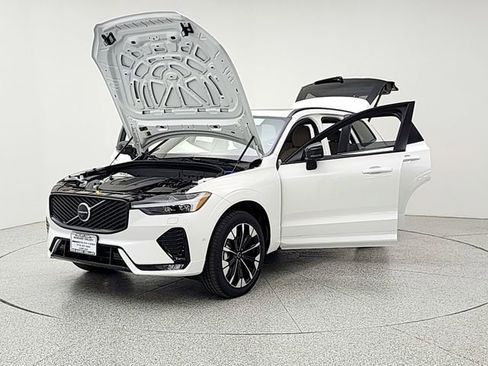 New 2026 Volvo XC60 B5 Plus w/ Protection Package Premier AWD/4WD image 9