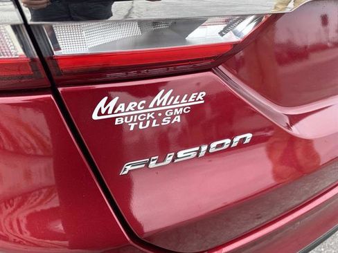 Used 2017 Ford Fusion SE w/ Fusion SE Technology Package image 6