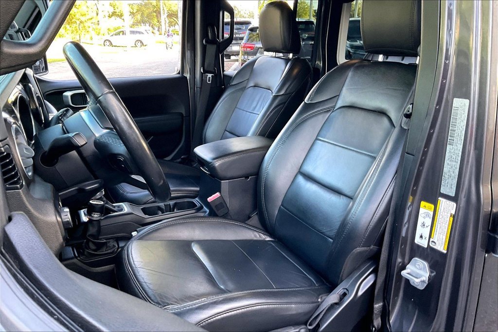 Used 2019 Jeep Wrangler Unlimited Sahara AWD/4WD image 3