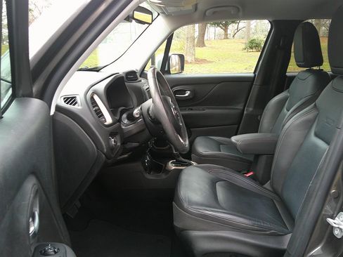 Used 2016 Jeep Renegade Limited w/ Safety & Security Group image 10