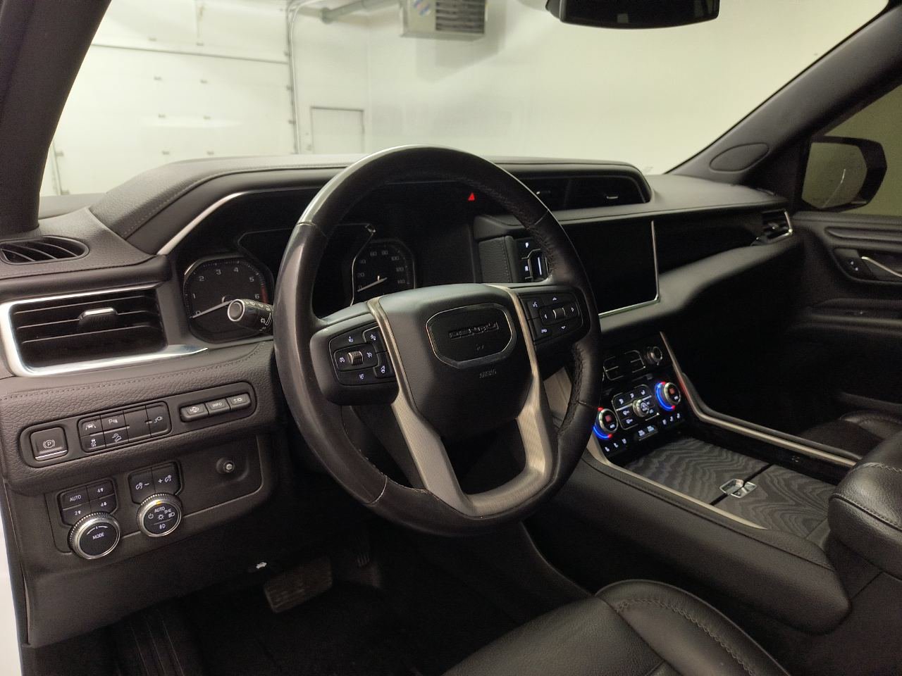 Used 2021 GMC Yukon Denali AWD/4WD image 4