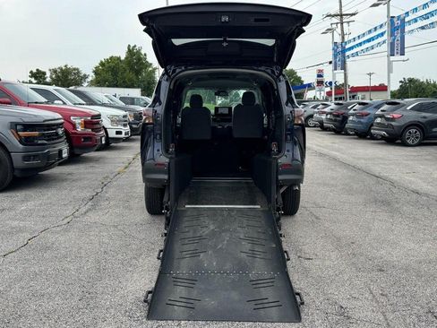 Used 2026 Toyota Sienna LE FWD image 5