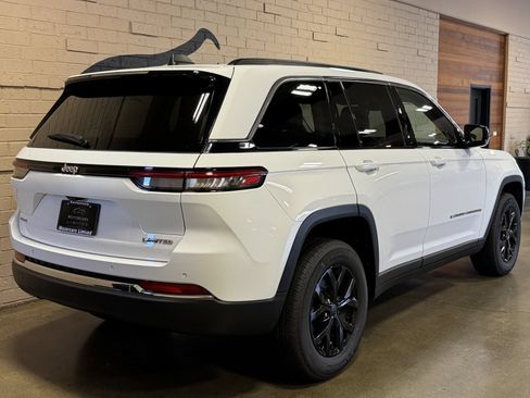 Used 2023 Jeep Grand Cherokee Limited AWD/4WD image 5