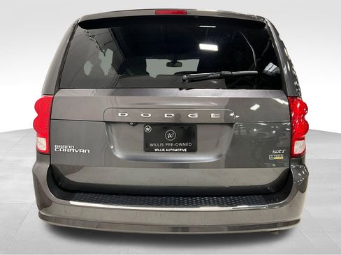 Used 2019 Dodge Grand Caravan SXT image 6